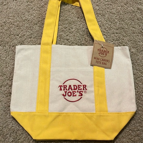 𝐓𝐫𝐚𝐝𝐞𝐫 𝐉𝐨𝐞’𝐬 𝐌𝐢𝐧𝐢 𝐂𝐚𝐧𝐯𝐚𝐬 𝐓𝐨𝐭𝐞 𝐁𝐚𝐠 - Picture 1 of 1